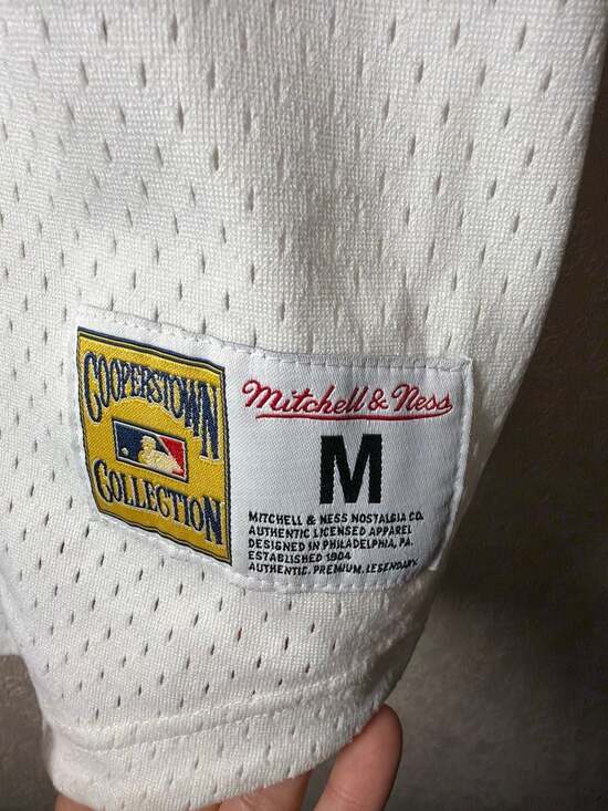 Cincinnati Reds Mitchell & Ness Cooperstown Collection Mesh V-Neck Jersey Size M - Picture 4 of 9
